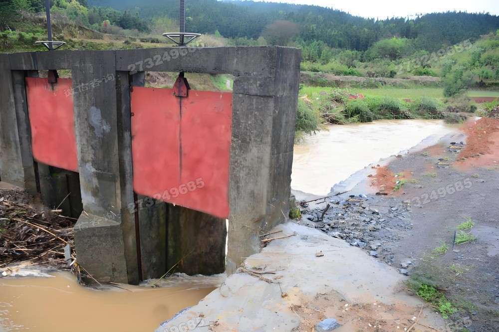 山区防洪渠道闸门