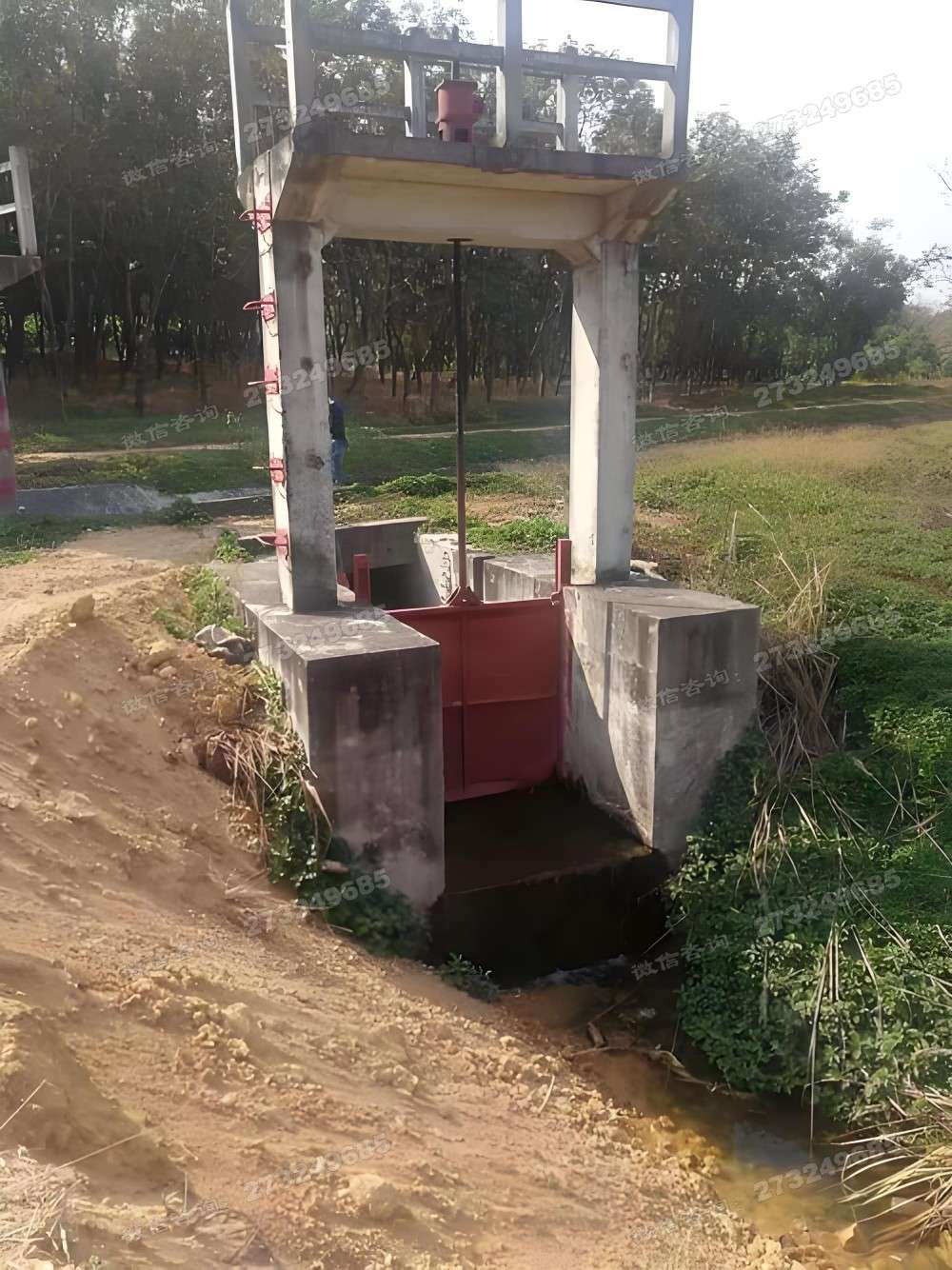 单孔启闭机房渠道闸门