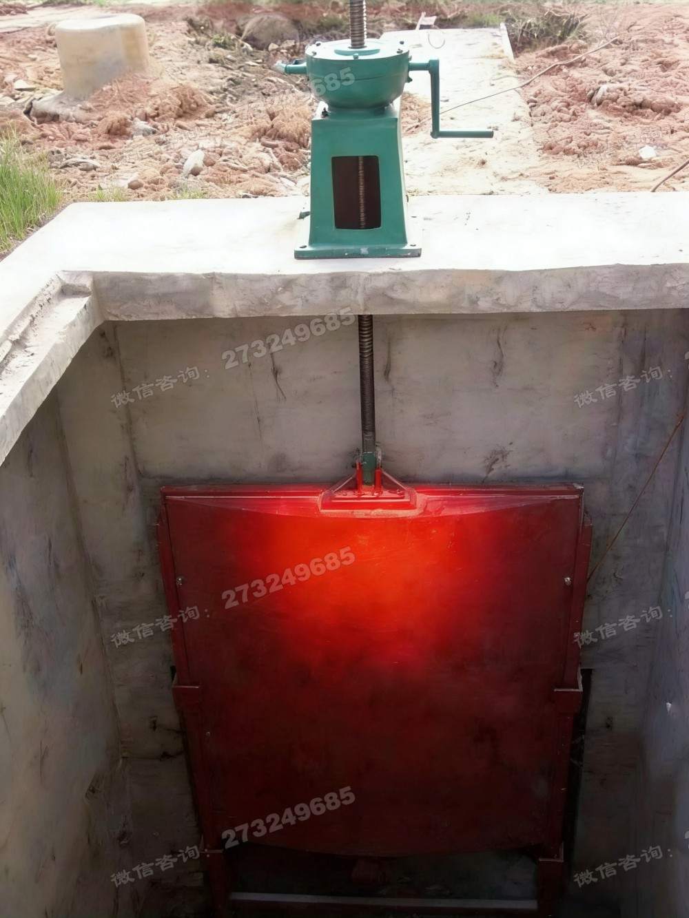 绿色手轮红色闸门