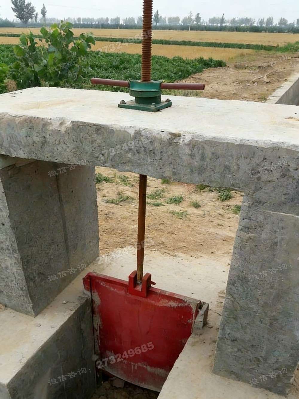 绿色手轮红闸门