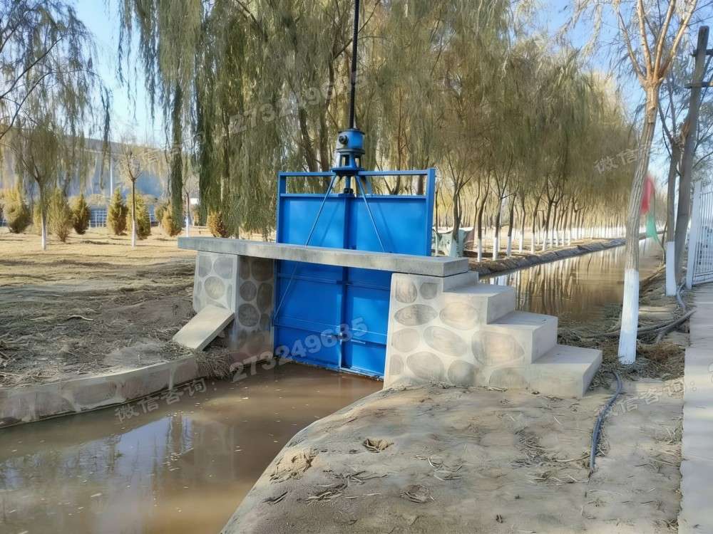 蓝色渠道控制闸