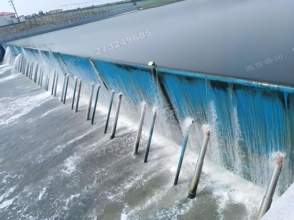 泄洪蓝色液压钢坝